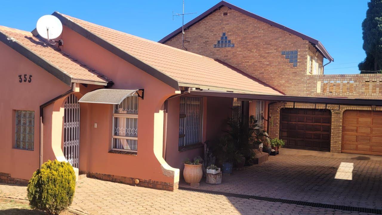 3 Bedroom House for sale in Zakariyya Park 15 Vervain Street P24