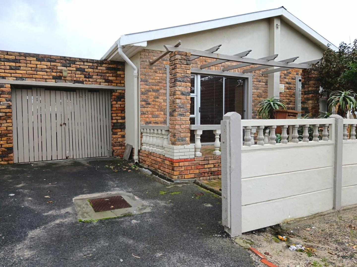 5 Bedroom House for sale in Grassy Park P24114674263