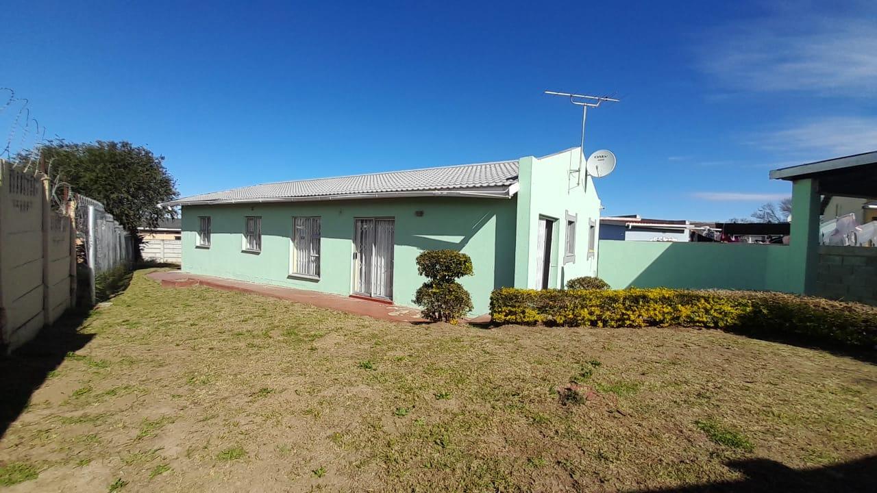 4 Bedroom House for sale in Bisho Gardens P24114674293