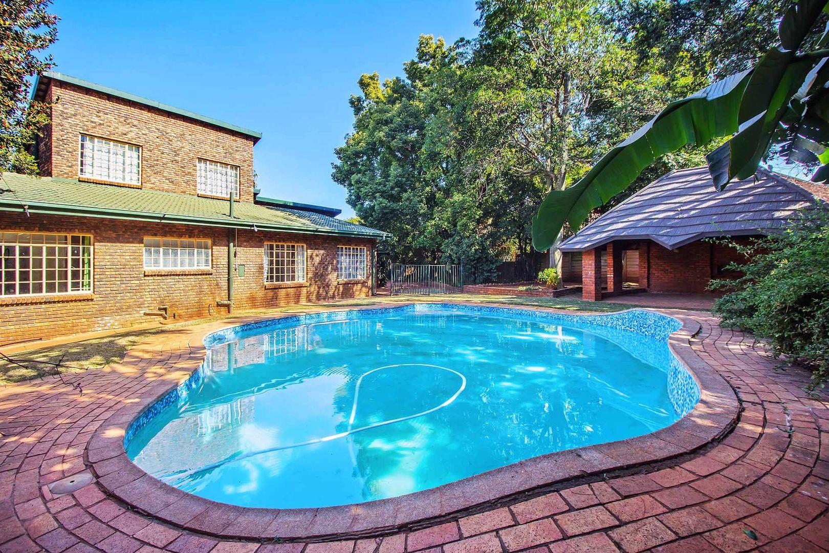 4 Bedroom House for sale in Val De Grace P24113911422