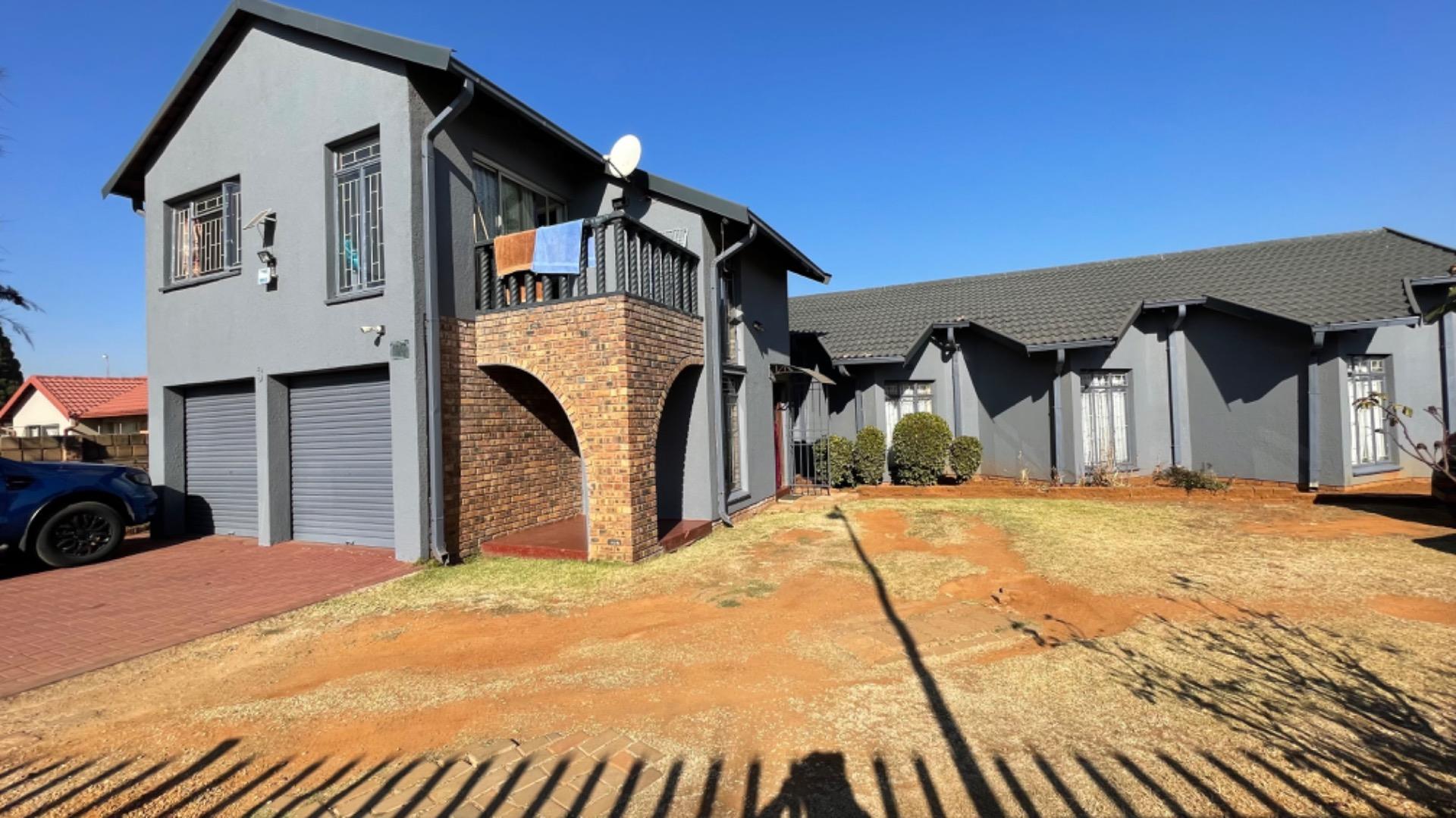 7 Bedroom House for sale in Bakerton 3 Oak Close P24114676148