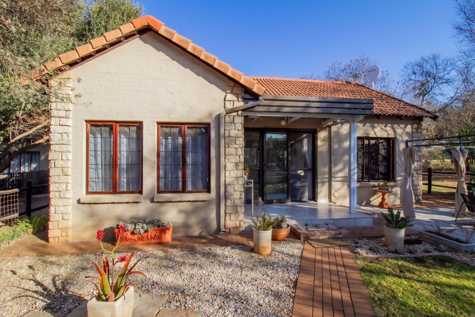 2 Bedroom Apartment / flat for sale in The Coves P24114676323