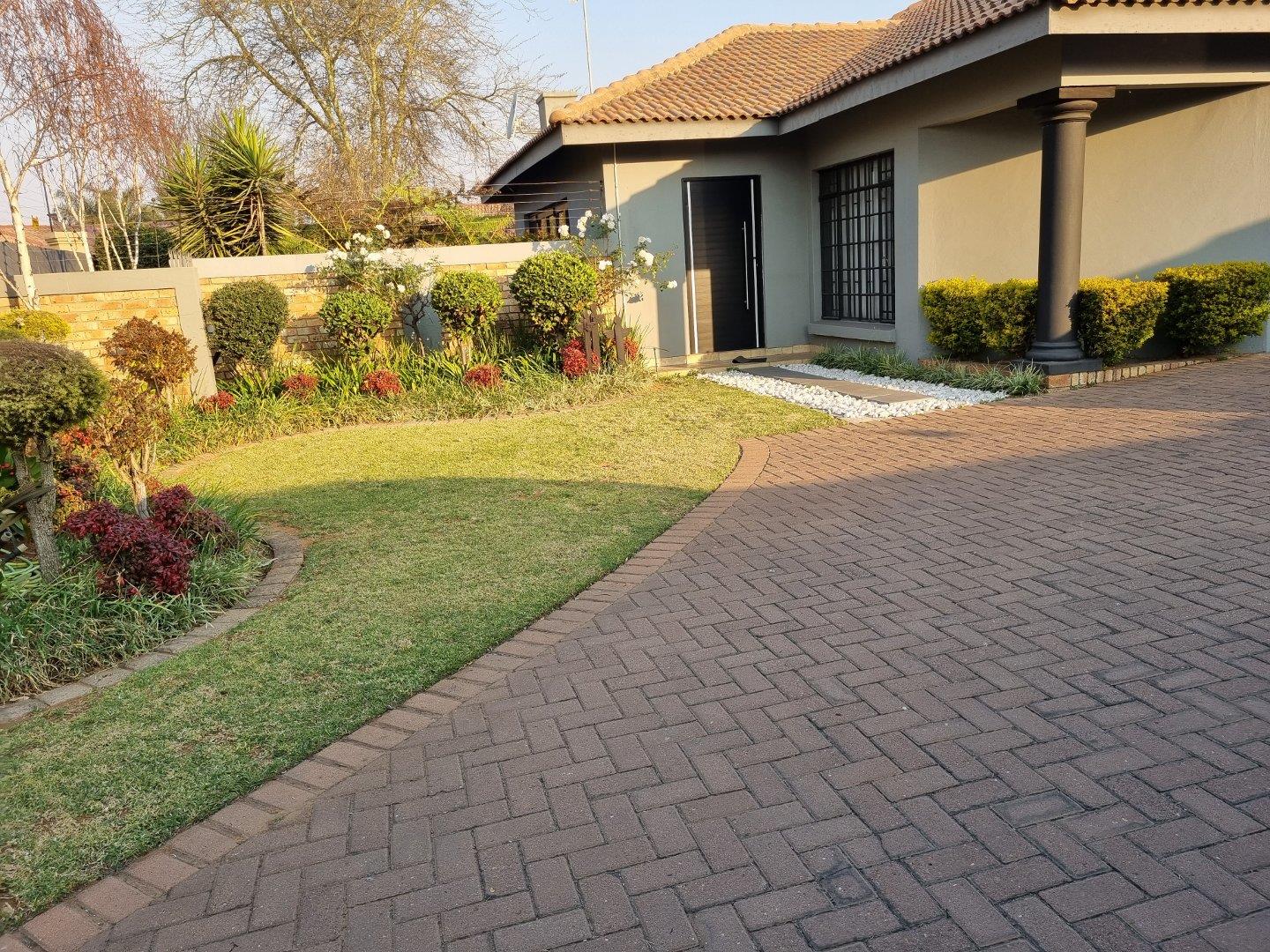 3 Bedroom House to rent in Aerorand P24114676883