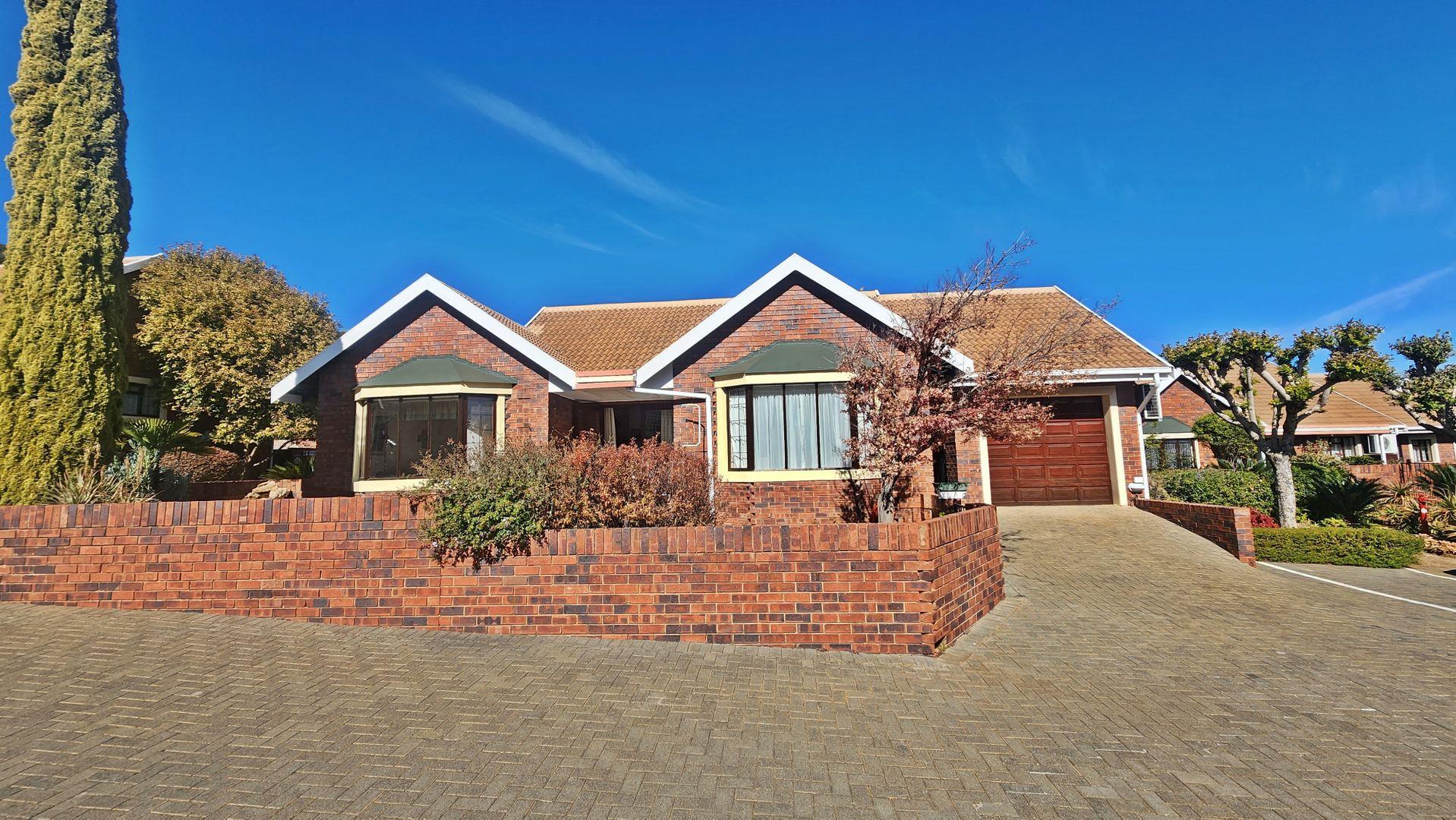 2 Bedroom Townhouse for sale in Dan Pienaar P24114676938