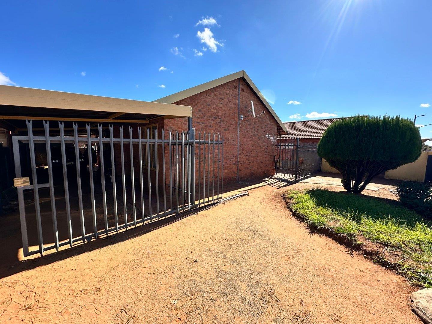 3 Bedroom House for sale in Retswelele P24114677635