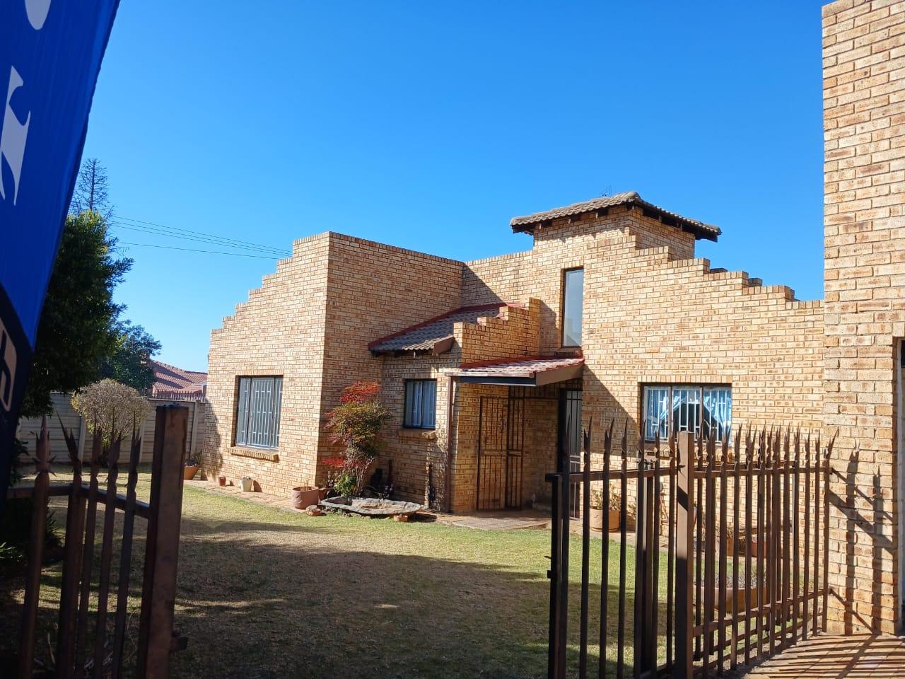 3 Bedroom Townhouse for sale in Kibler Park Kibler Peaks, nn 5 Van