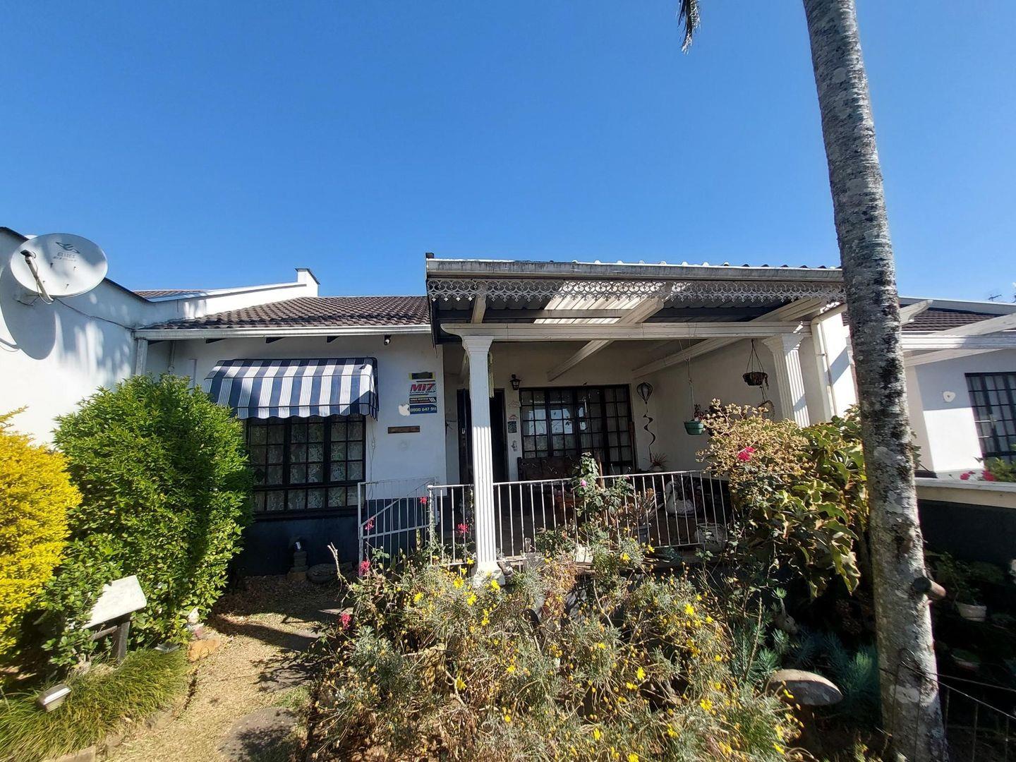 2 Bedroom Townhouse for sale in Blackridge P24114680577