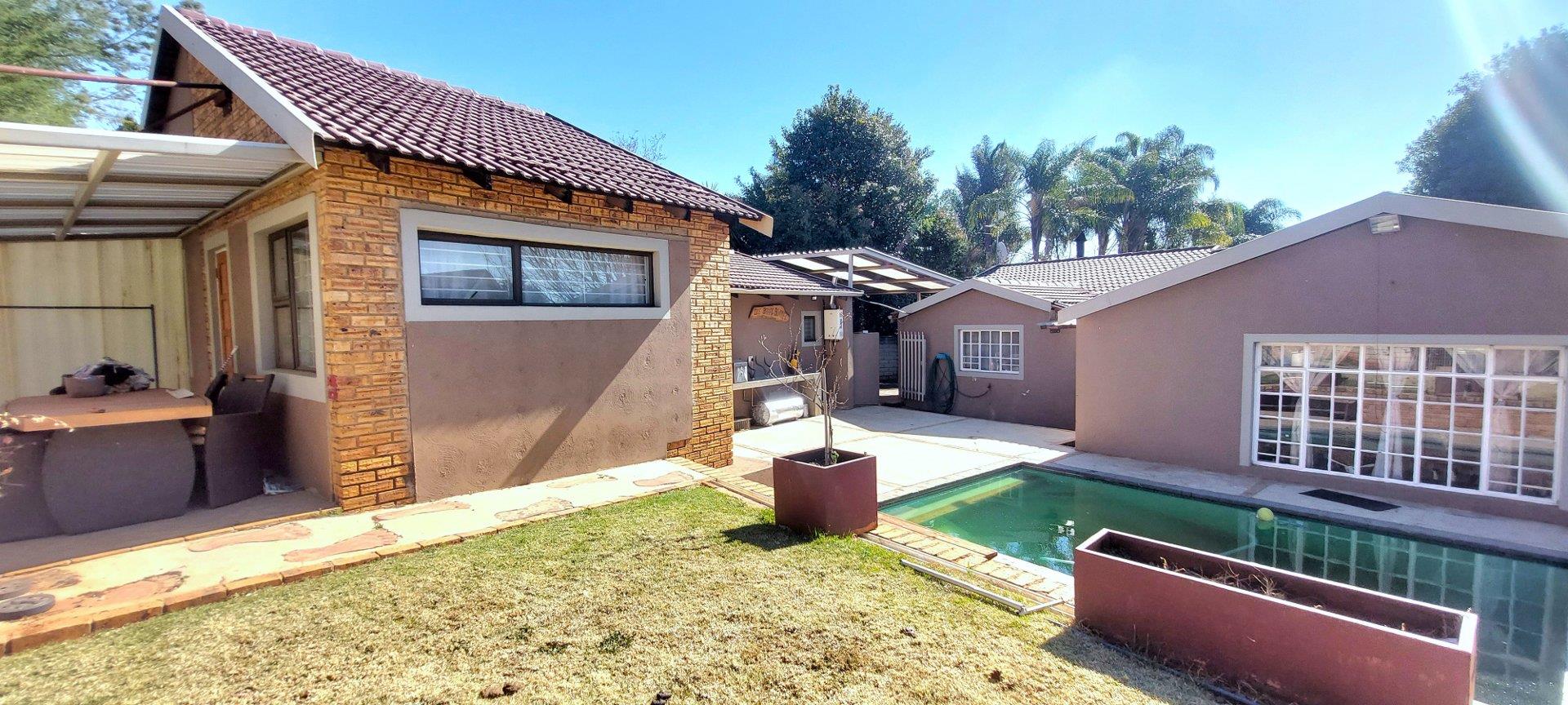 4 Bedroom House for sale in Noordheuwel 22 Fisk Road P24114681361