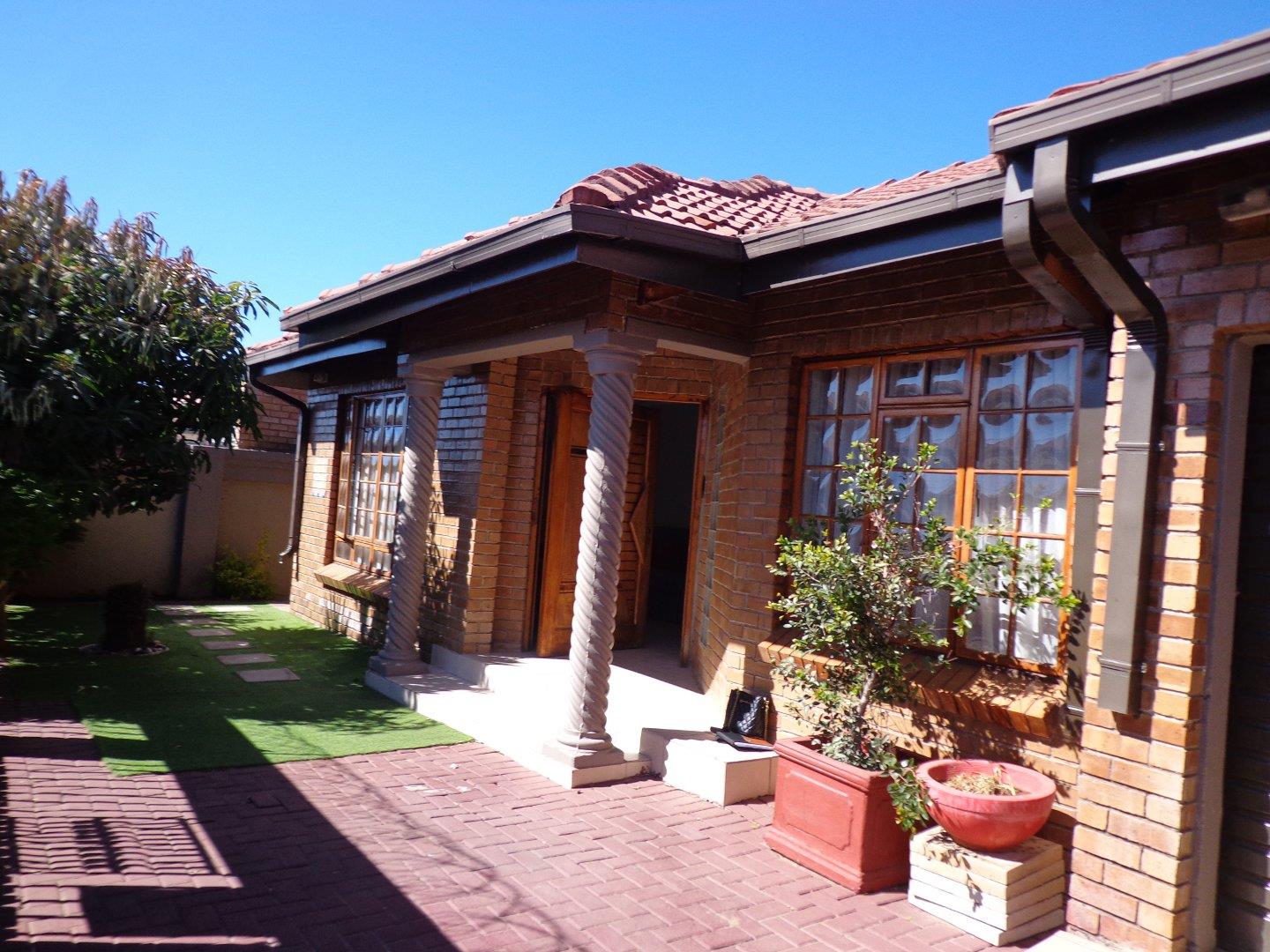 4 Bedroom House for sale in Ivy Park P24114684061