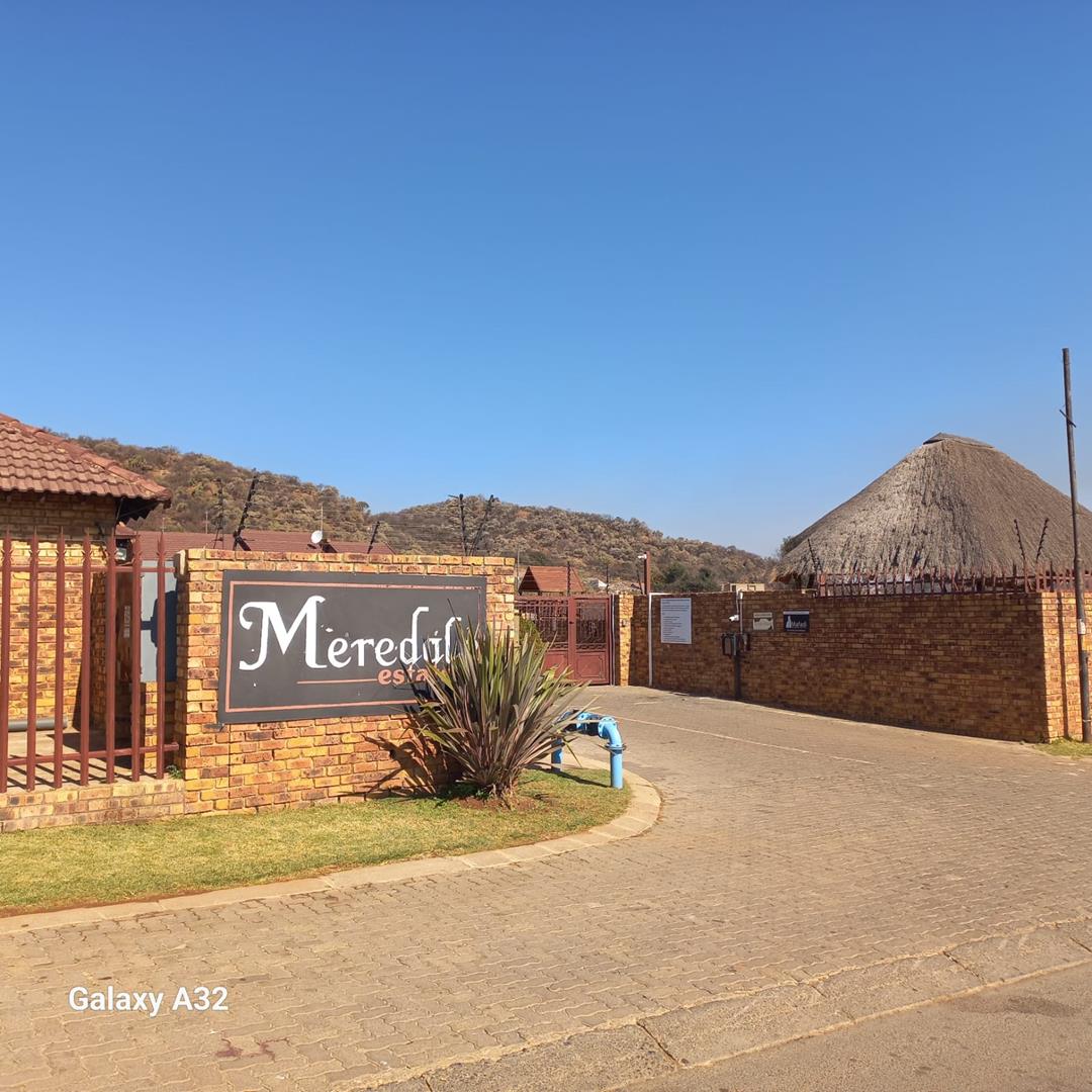 3 Bedroom Townhouse for sale in Meredale P24114685019