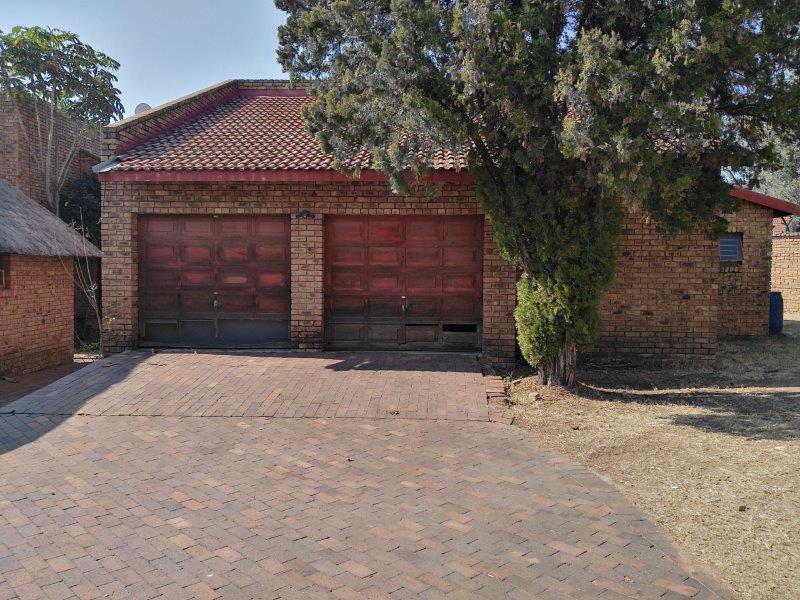 5 Bedroom House on auction in Douglasdale 4 Balder Road P24114685697