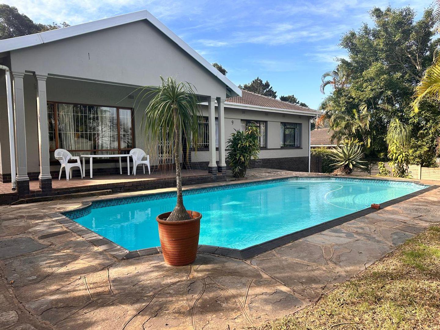 4 Bedroom House for sale in Yellowwood Park P24114686640