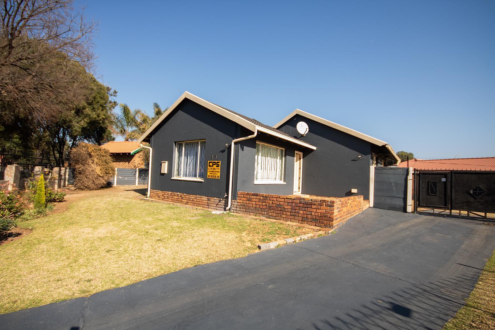 3 Bedroom House for sale in Mayberry Park 19 Ametis Road P24114573547