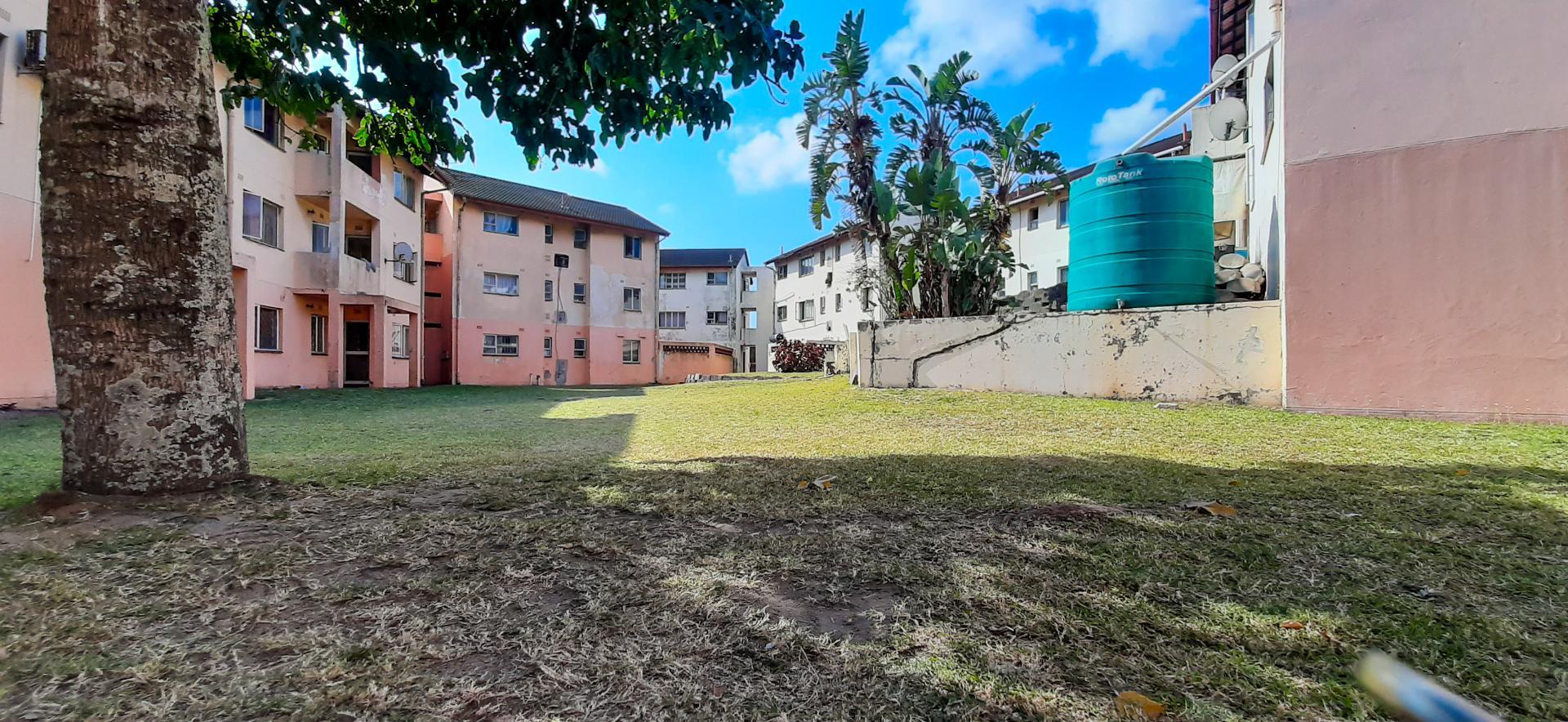 3 Bedroom Apartment / flat for sale in Brackenham P24114687562