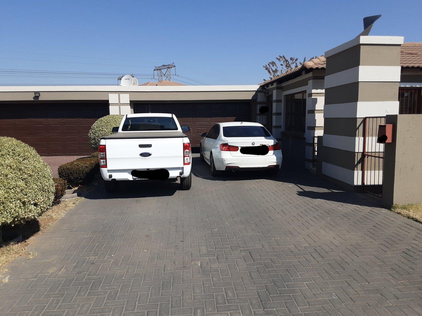 3 Bedroom House for sale in Arundo Estate 1 Deckriet Avenue P24