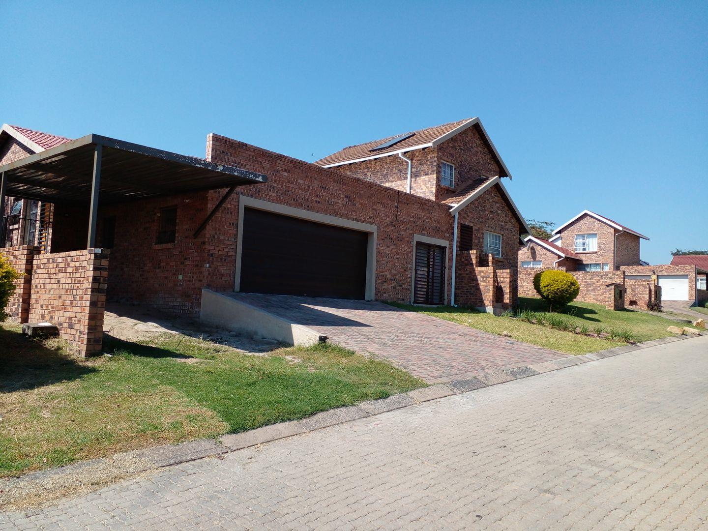 5 Bedroom House for sale in Stonehenge P24114690062