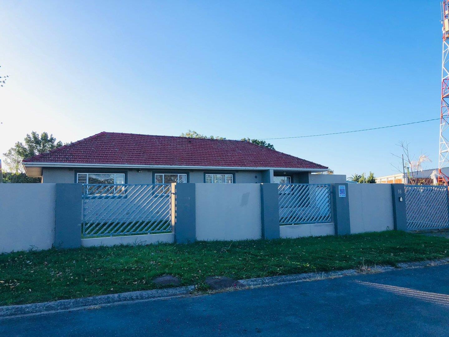 3 Bedroom House for sale in Beacon Bay P24114690260