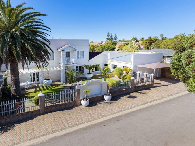 6 Bedroom House for Sale in Heiderand