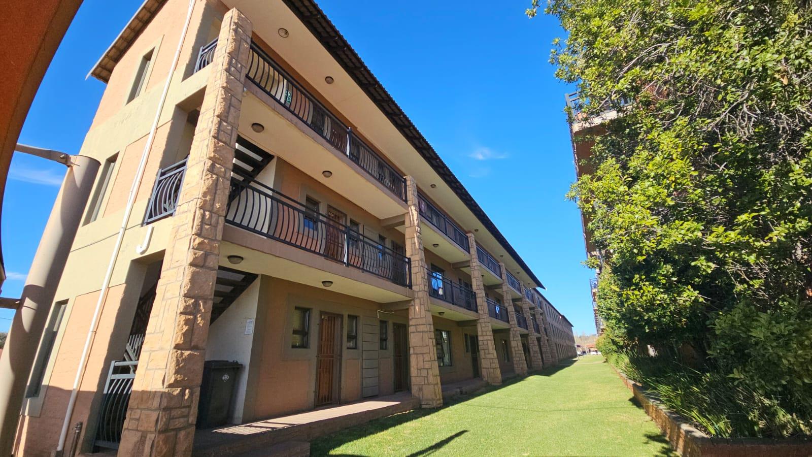 2 Bedroom Apartment / flat for sale in Langenhovenpark Bains Game