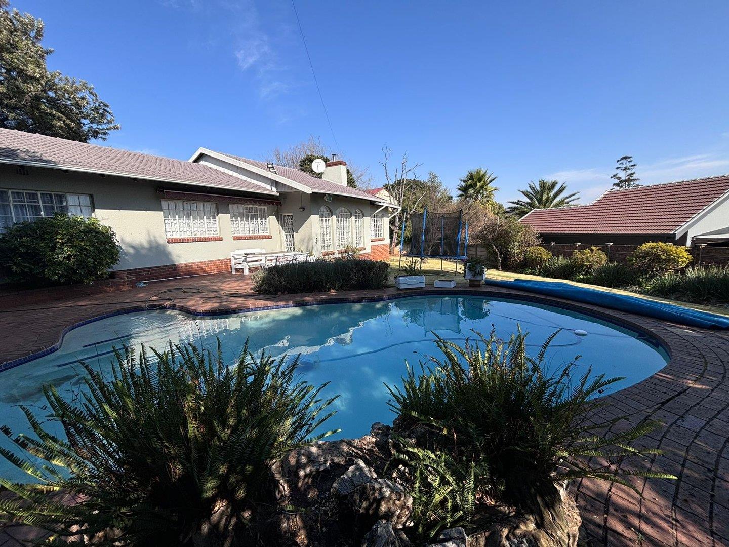 4 Bedroom House for sale in Florida Glen P24114694919