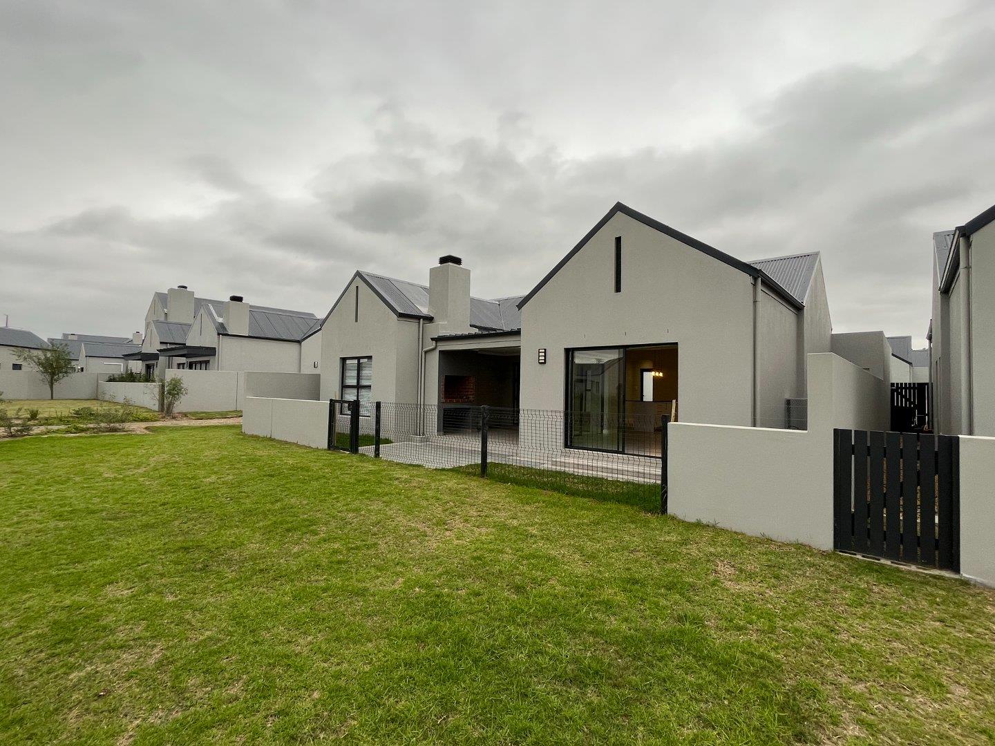 3 Bedroom House for sale in Aan de Wijnlanden 10 Crescent P24114695015