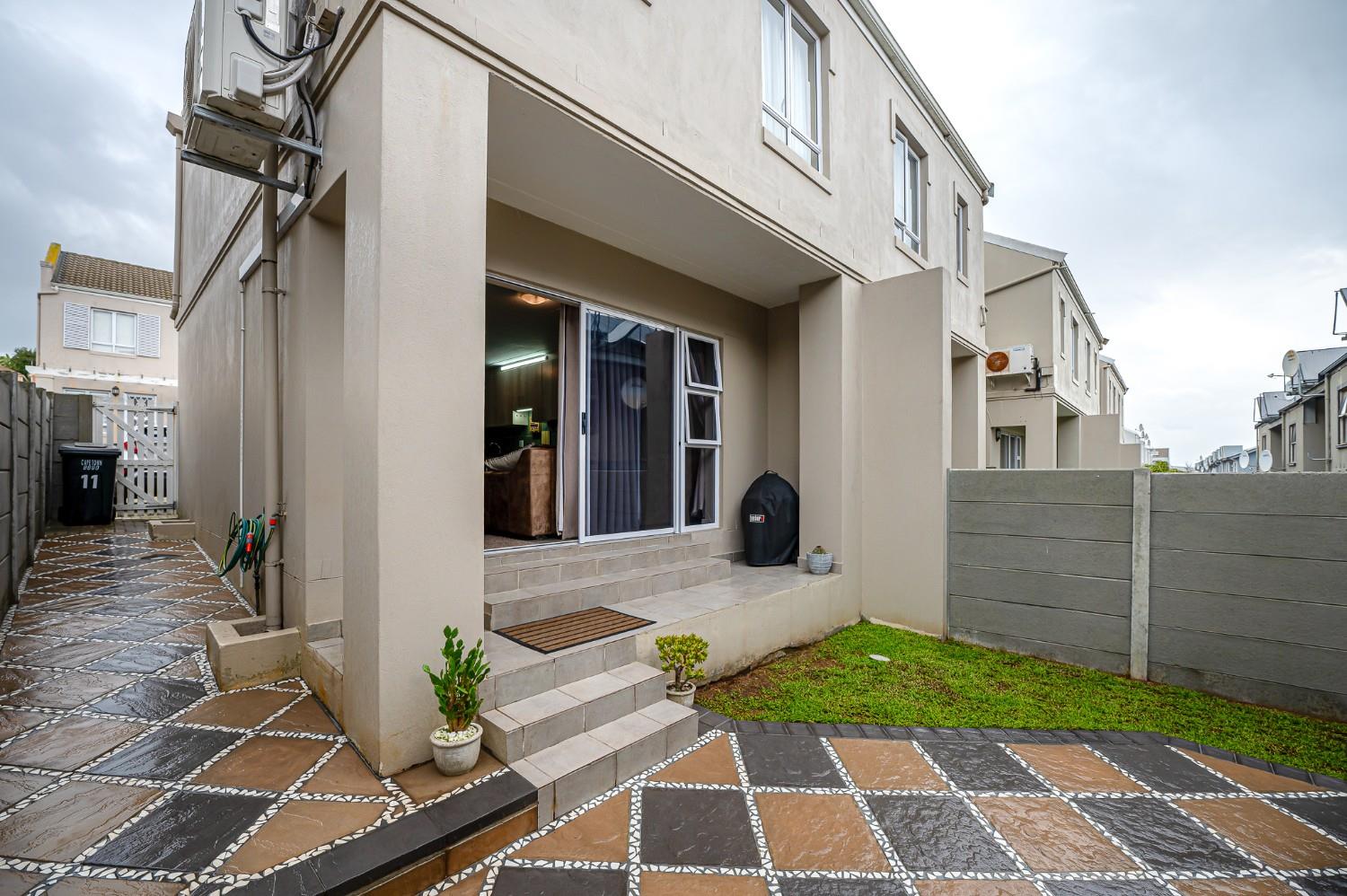 2 Bedroom House for sale in Protea Village P24114695054