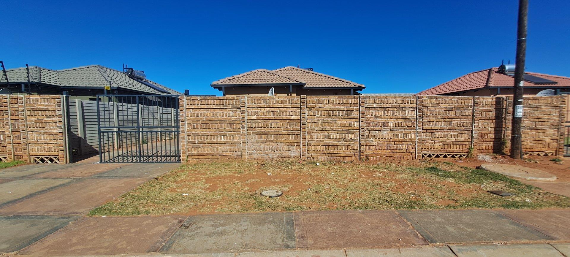 3 Bedroom House for sale in Protea Glen P24114695058