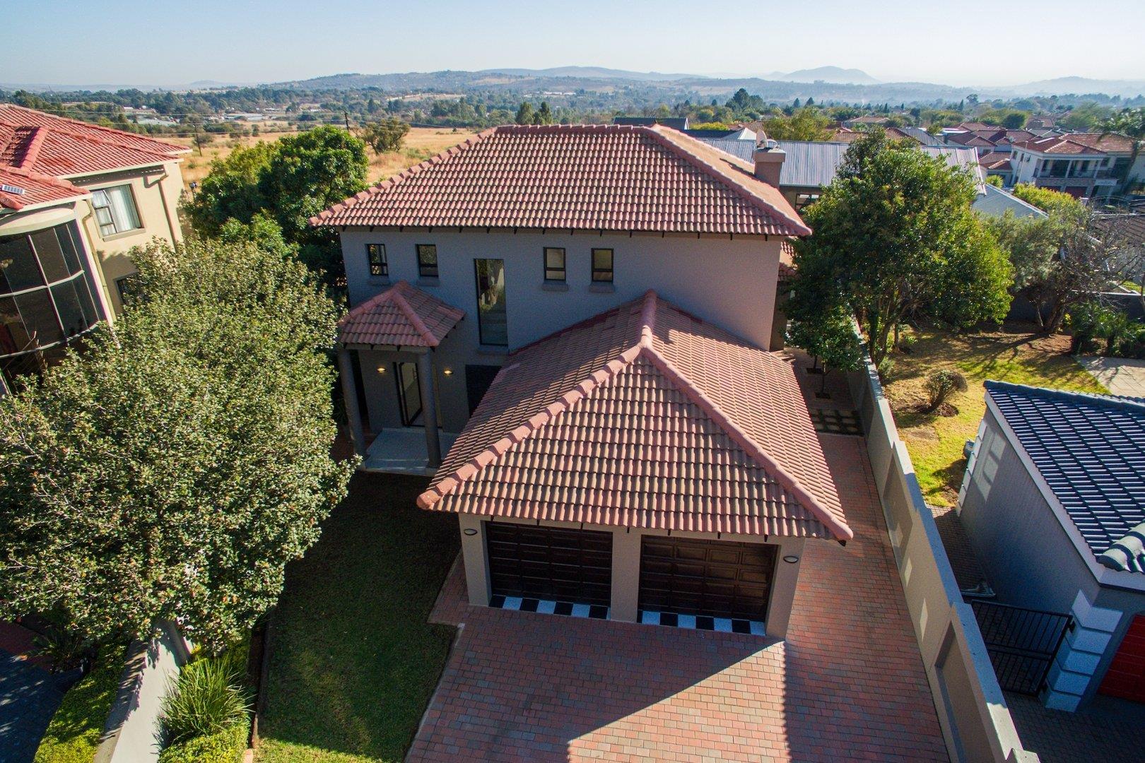 4 Bedroom House for sale in Pinehaven P24114695100