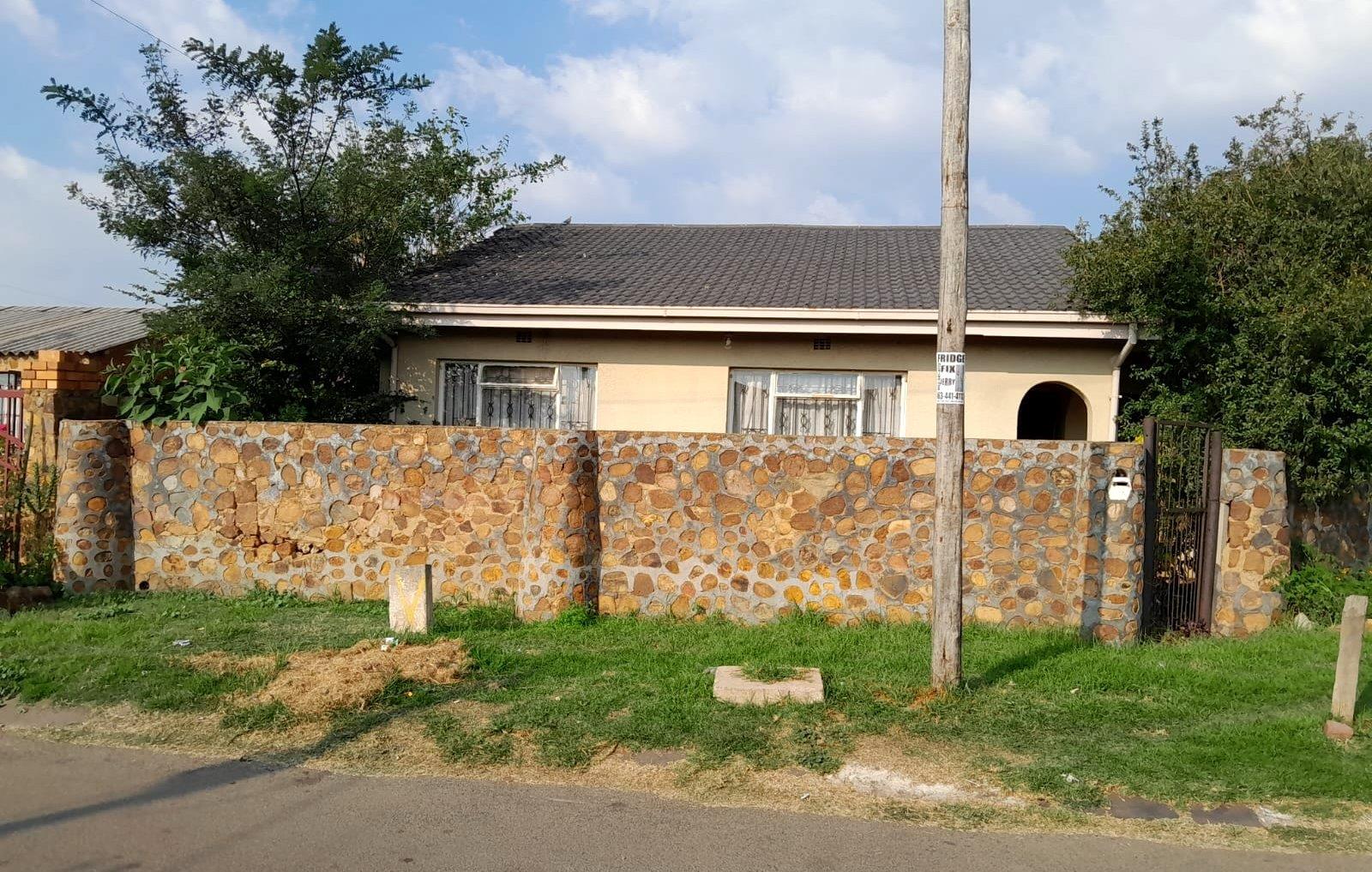 3 Bedroom House for sale in Pimville P24114695253