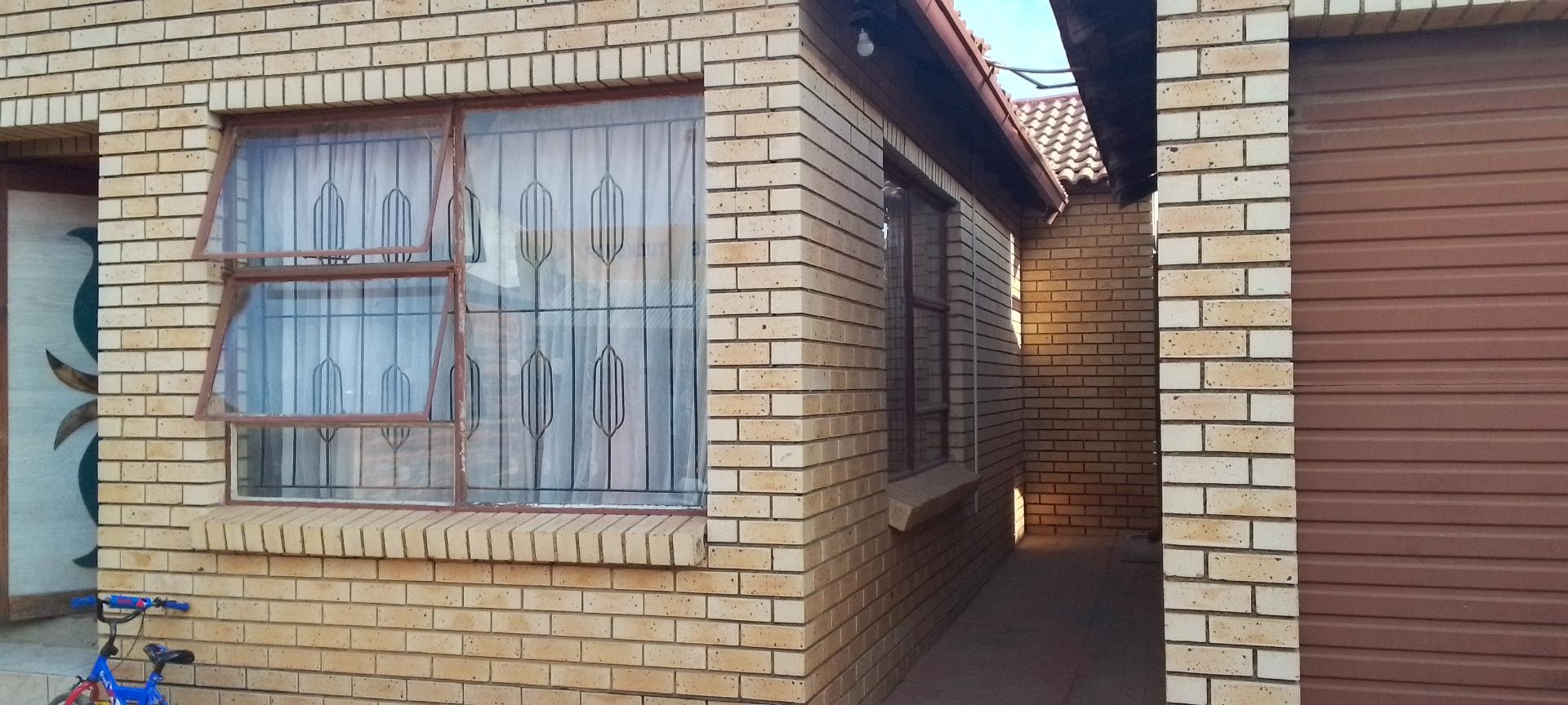 3 Bedroom House for sale in Rabie Ridge P24114695424