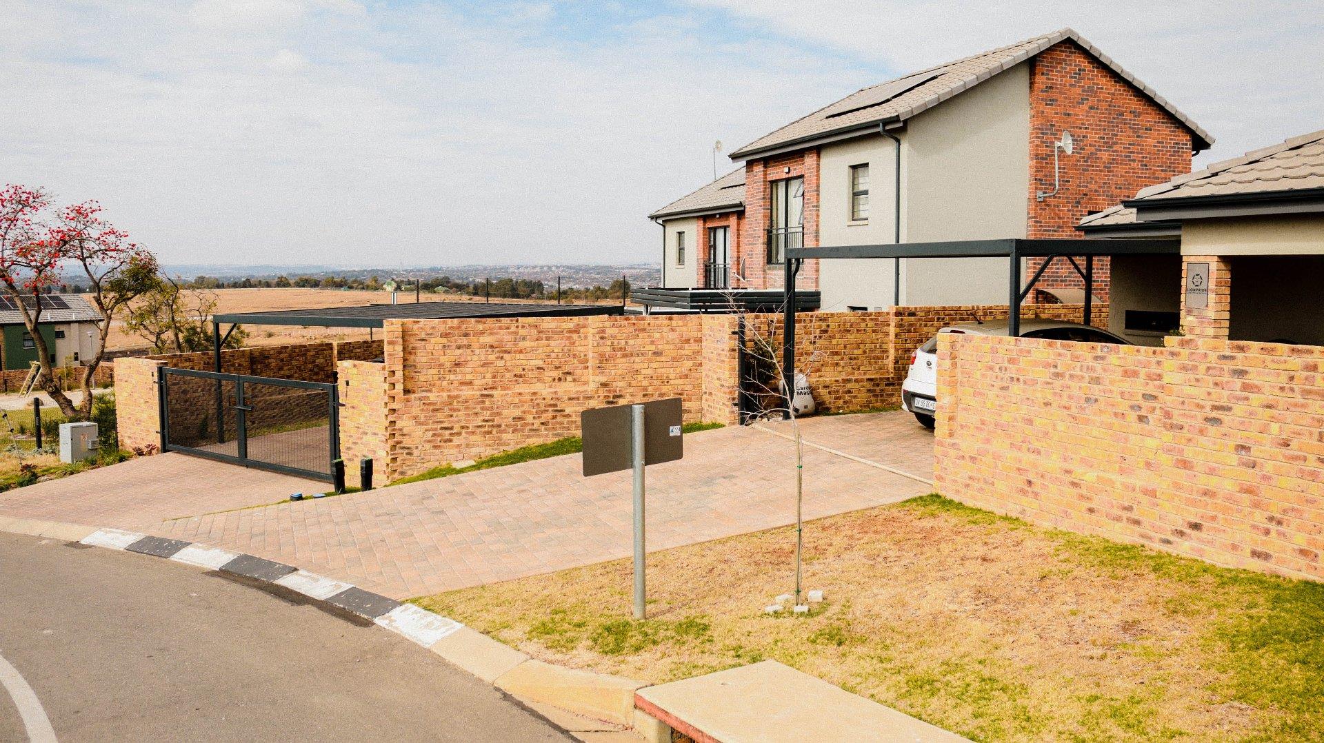 3 Bedroom House for sale in Lion Pride P24114695513