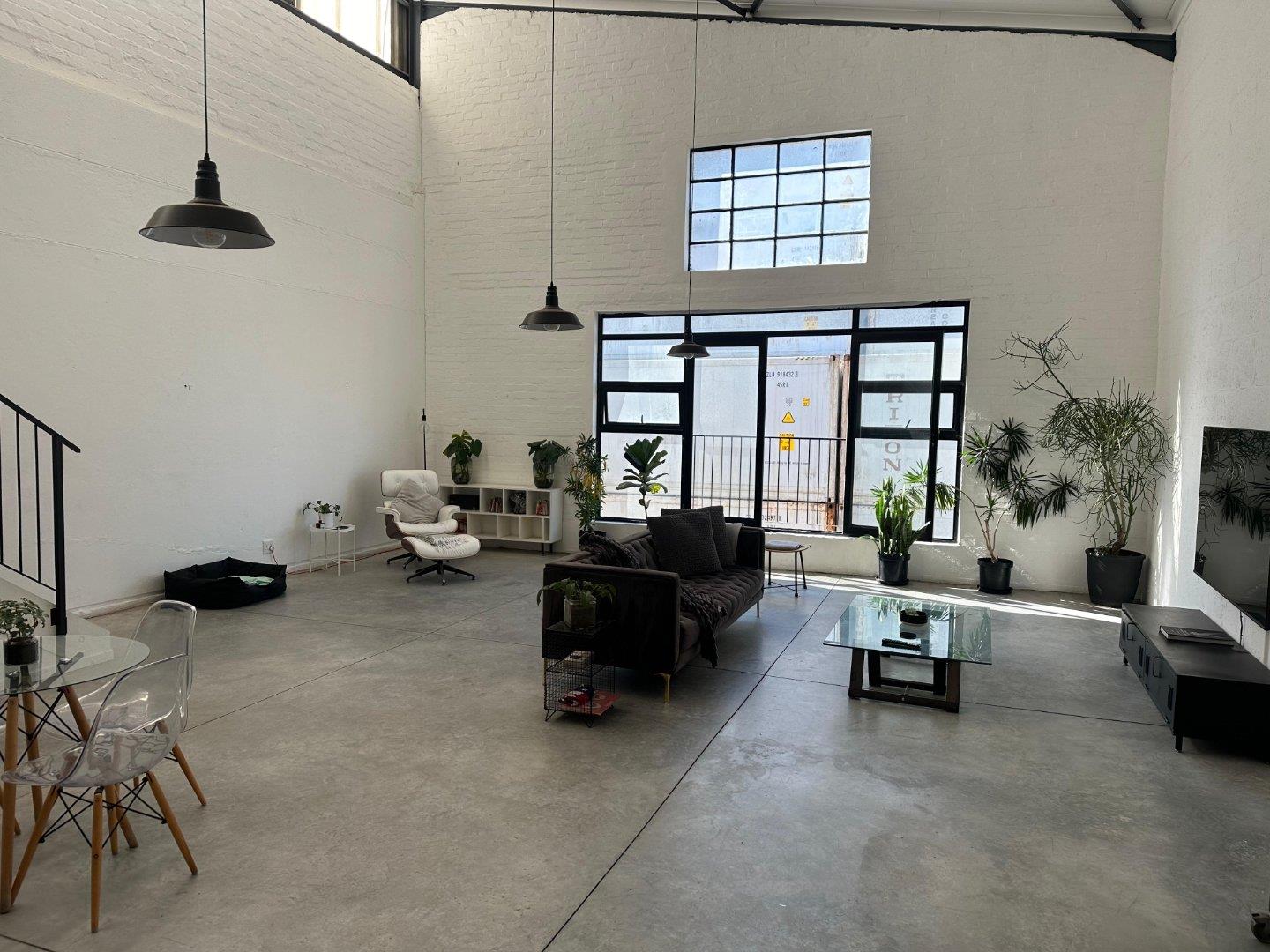 Apartment / flat to rent in Salt River 100 Voortrekker Road P24