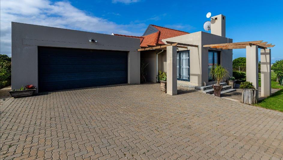 3 Bedroom House for sale in Kidds Beach P24114696633