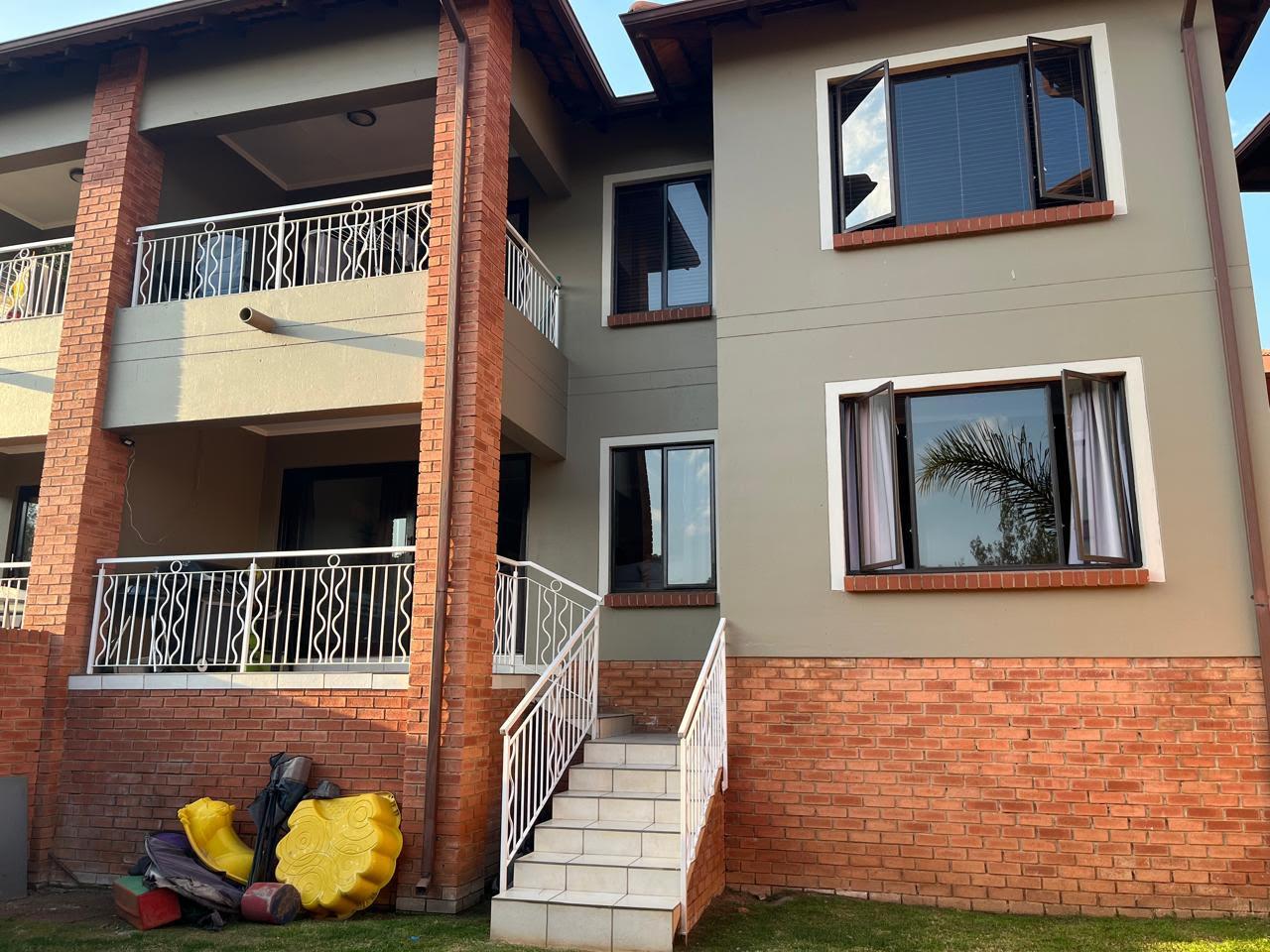 2 Bedroom Townhouse for sale in Glenvista P24114636047