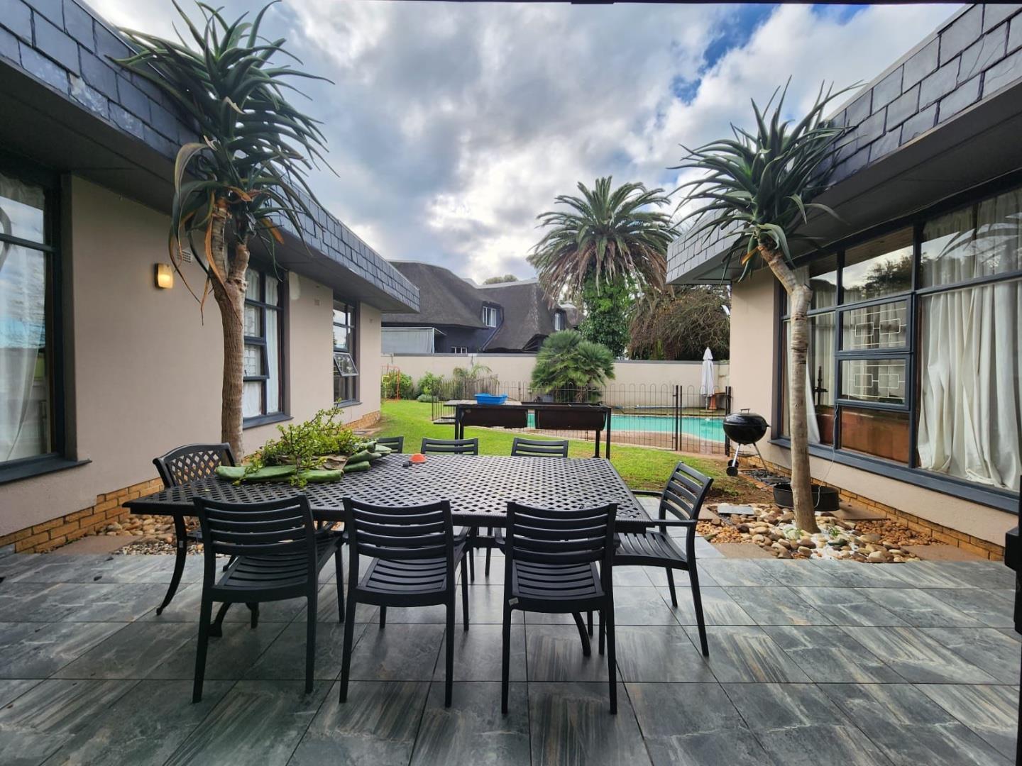 5 Bedroom House to rent in Uitzicht P24114463918