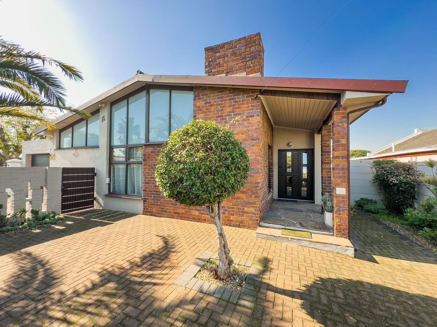 4 Bedroom House for sale in Bellville South 15 Industrie Road P24