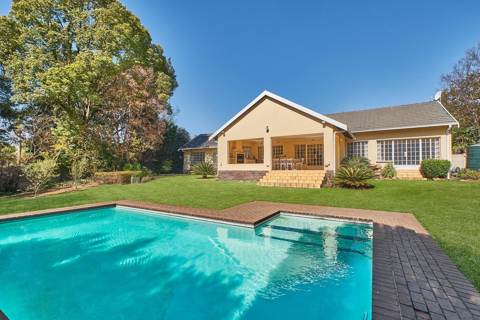 4 Bedroom House for sale in Gallo Manor P24114700143