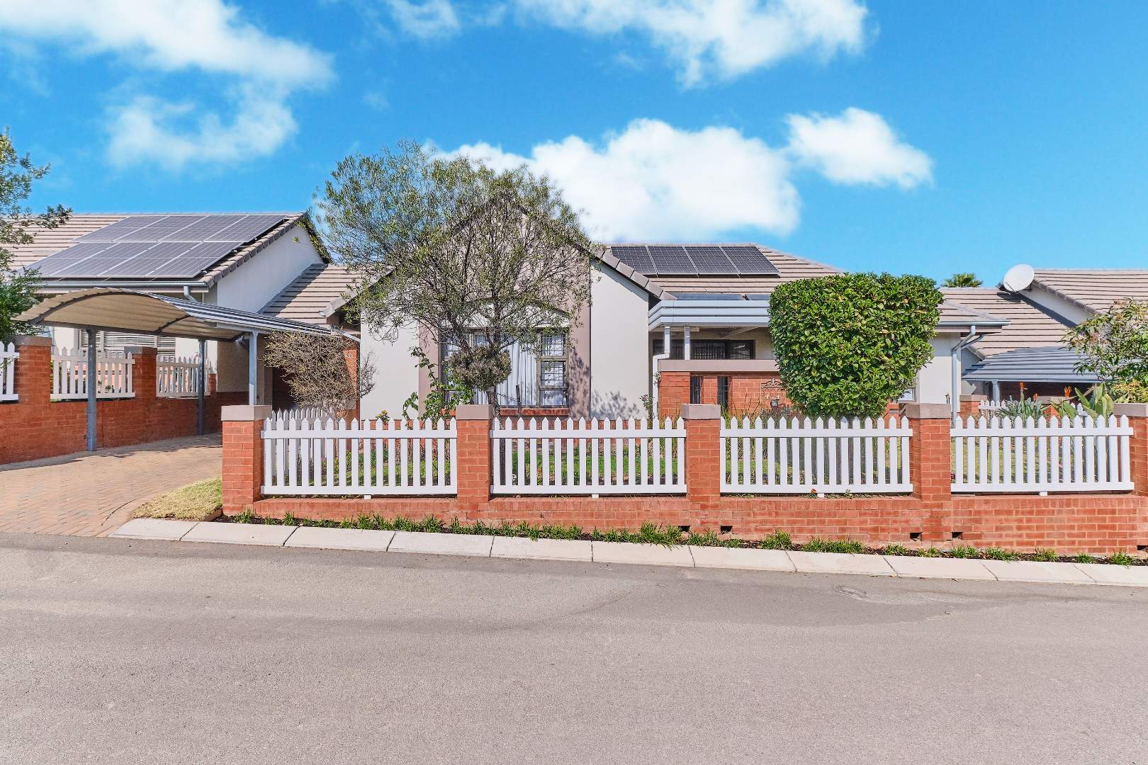 3 Bedroom Townhouse for sale in Douglasdale 28 Galloway Avenue P24114700779