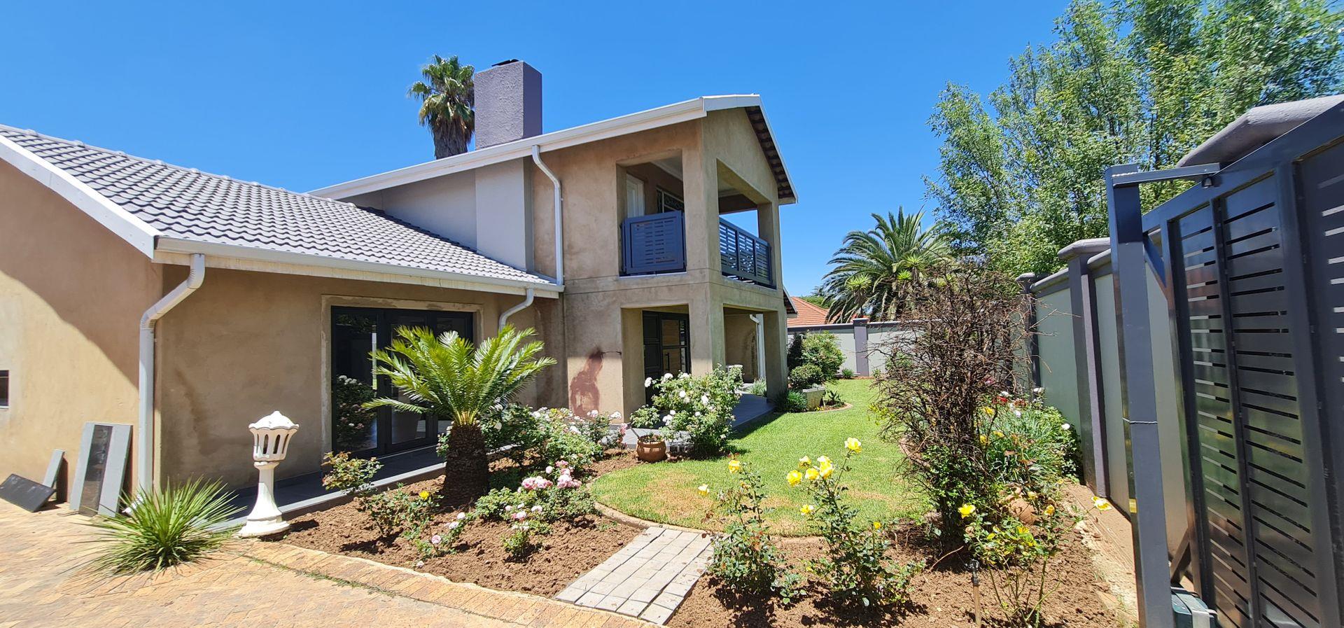 5 Bedroom House to rent in Farrarmere P24112252461