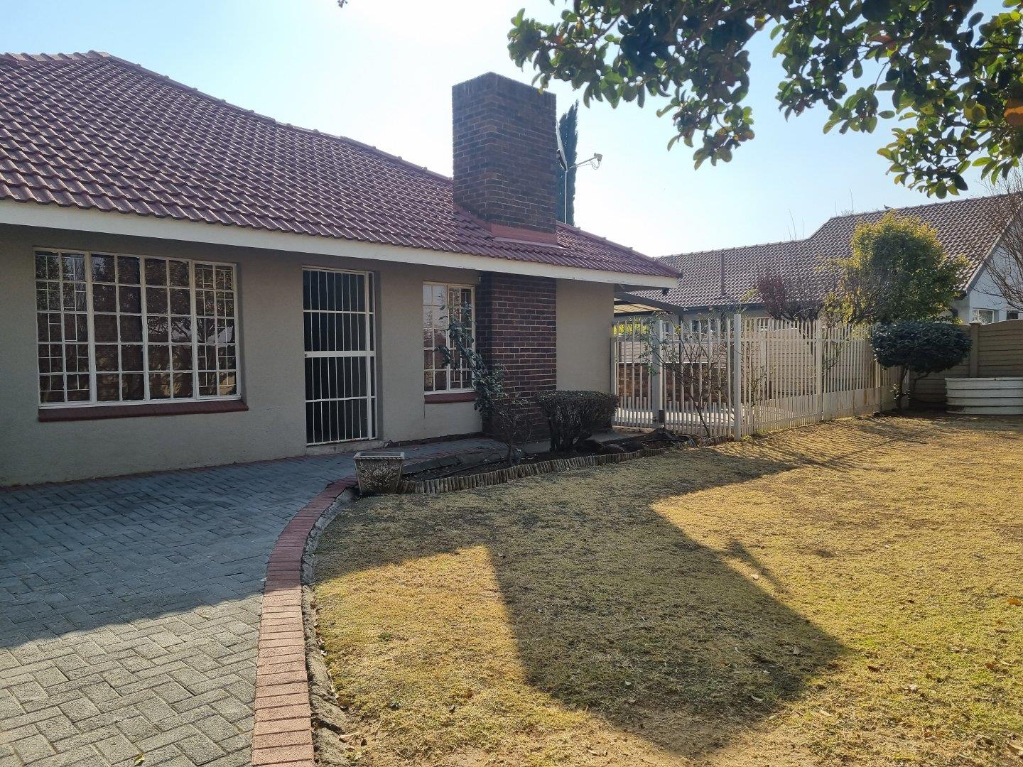 3 Bedroom House for sale in Risiville P24114702552