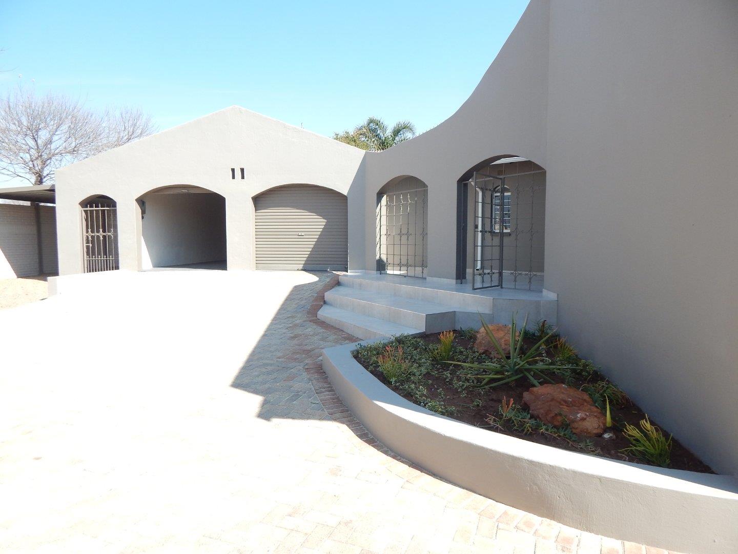 4 Bedroom House for sale in Rant En Dal 27 Gemsbok Street P24114703242