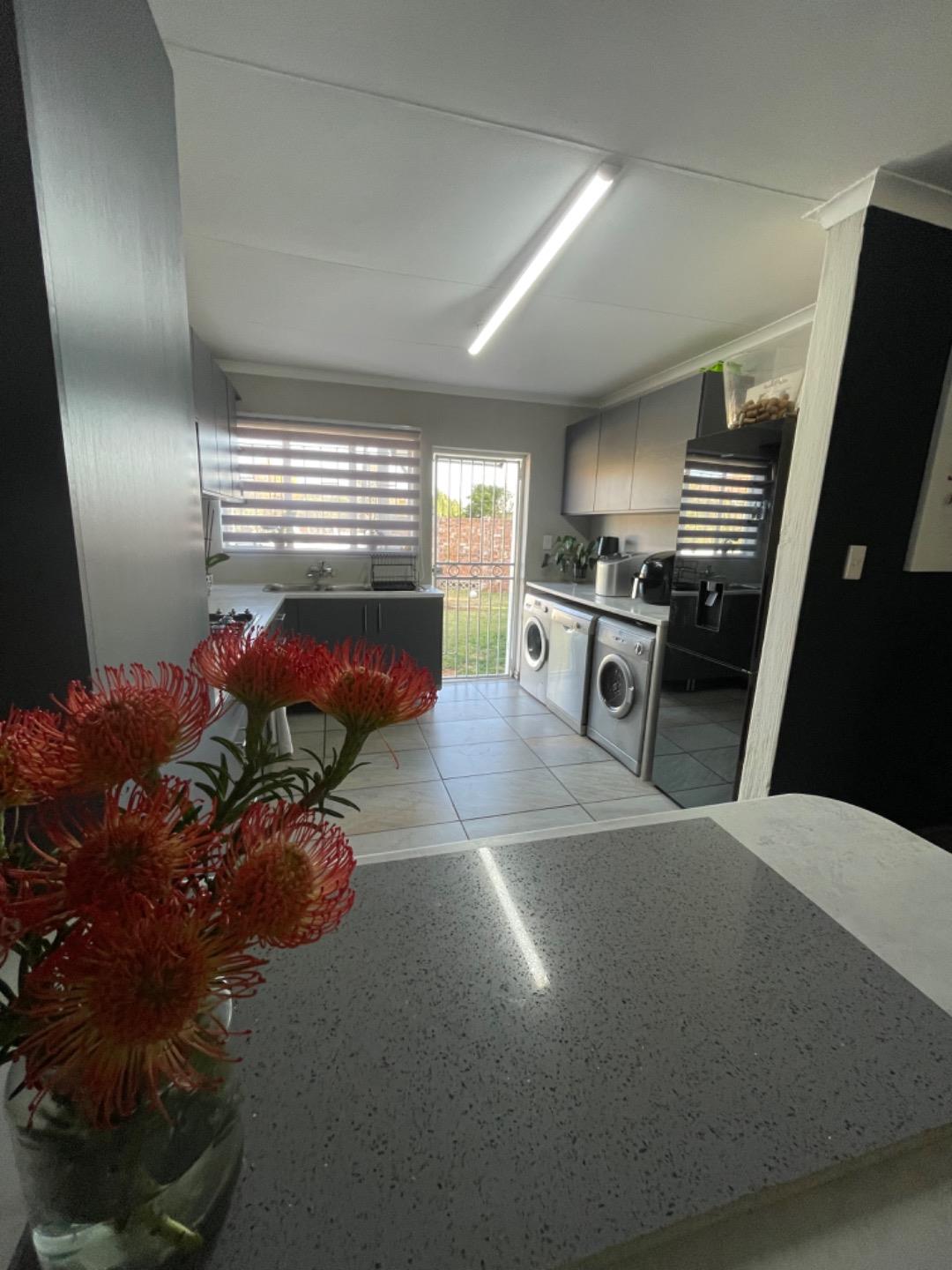 3 Bedroom Townhouse for sale in Moreleta Park Frhensch St & Jacques St Moreleta Park P24