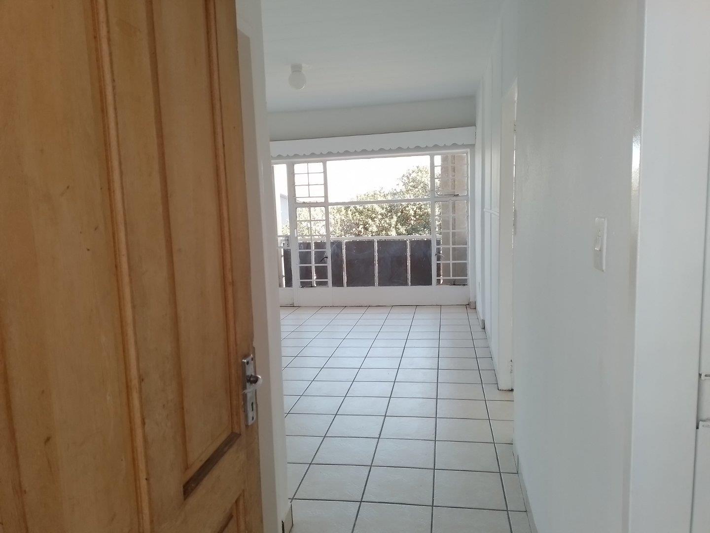 1 Bedroom Apartment / flat to rent in Fontainebleau P24113951854