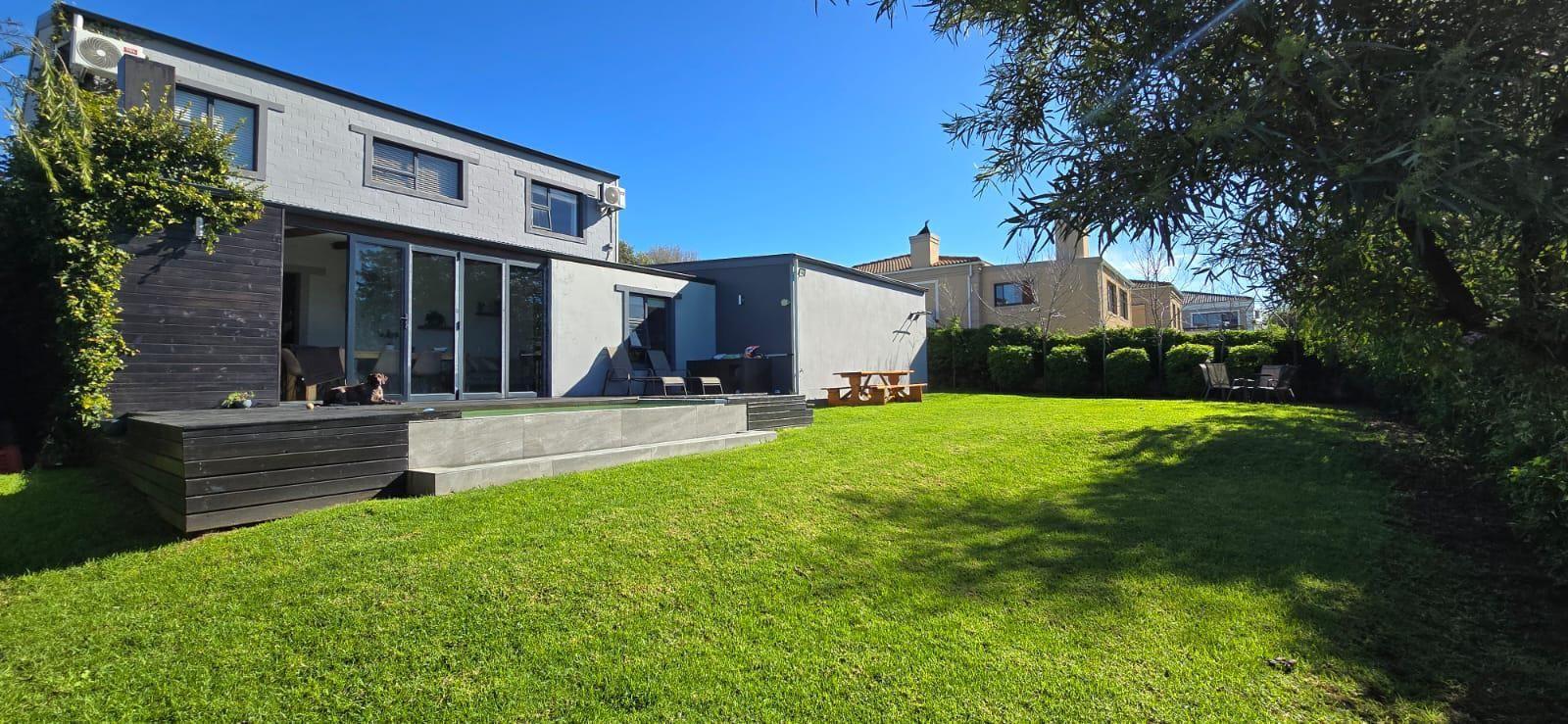 3 Bedroom House for sale in Tafelzicht 34 Simmentaler Street P24