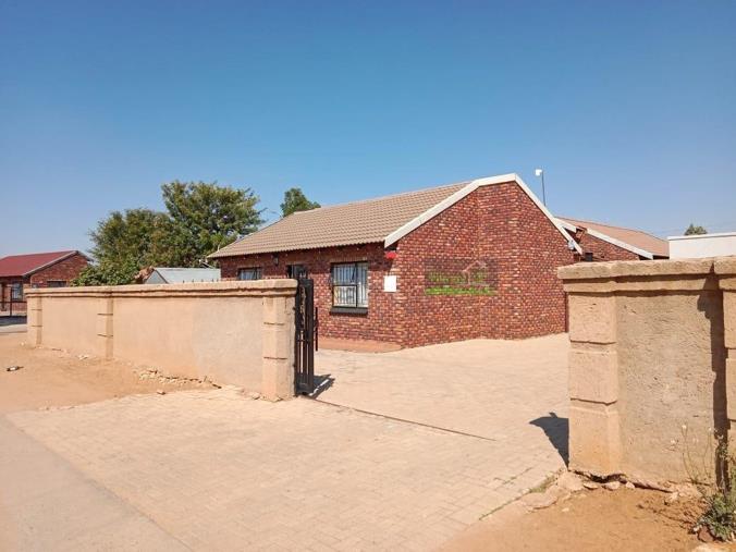 2 Bedroom House for Sale in Mmabatho Unit 12