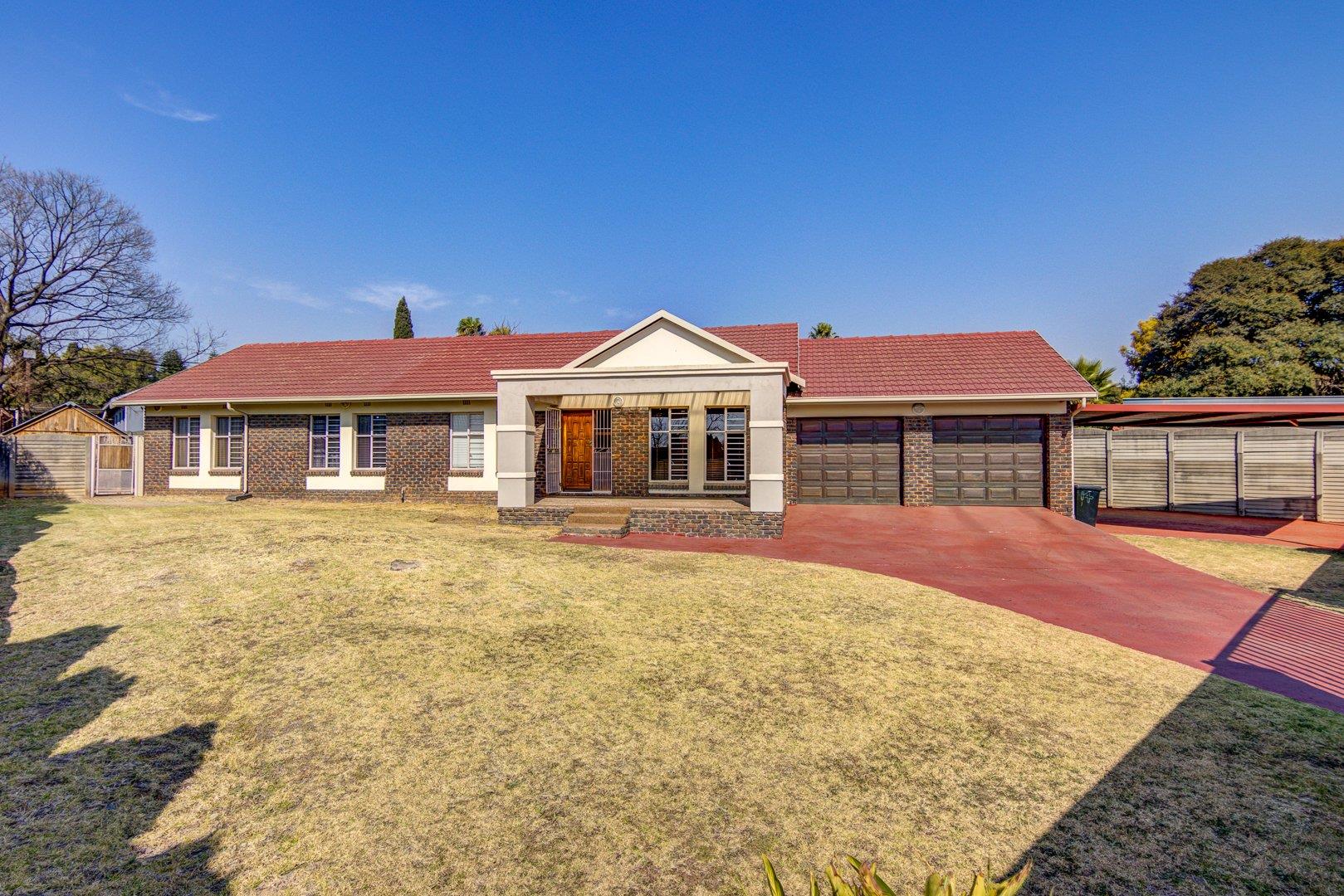 3 Bedroom House for sale in Birchleigh North 14 Oscar Street P24