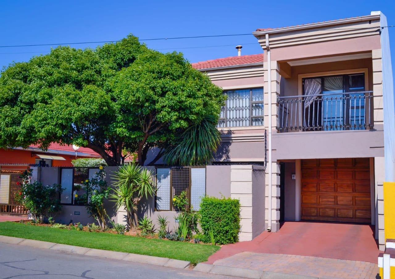 5 Bedroom House for sale in Dobsonville 26 Makrili Street P24114708020