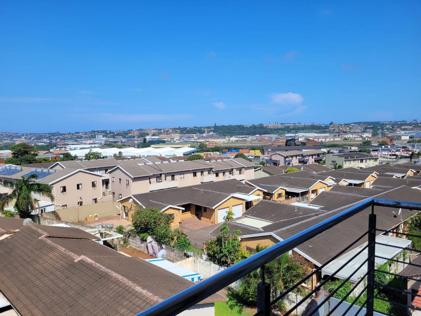 2 Bedroom Apartment / flat for sale in Montclair P24114708103