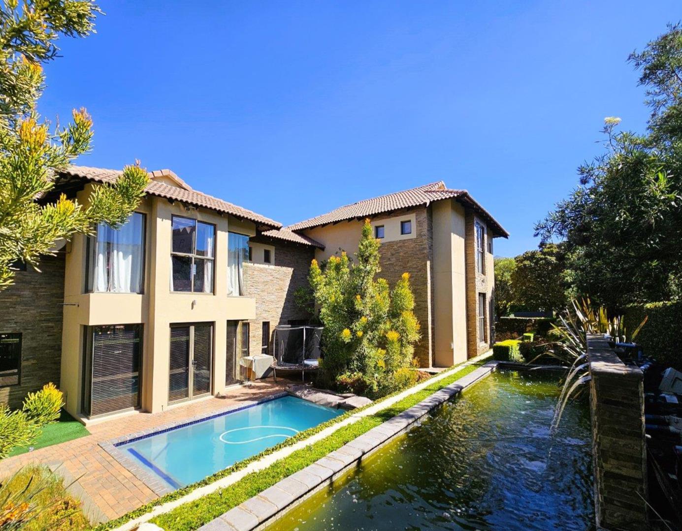 4 Bedroom House for sale in Waterkloof Golf Estate P24114710607