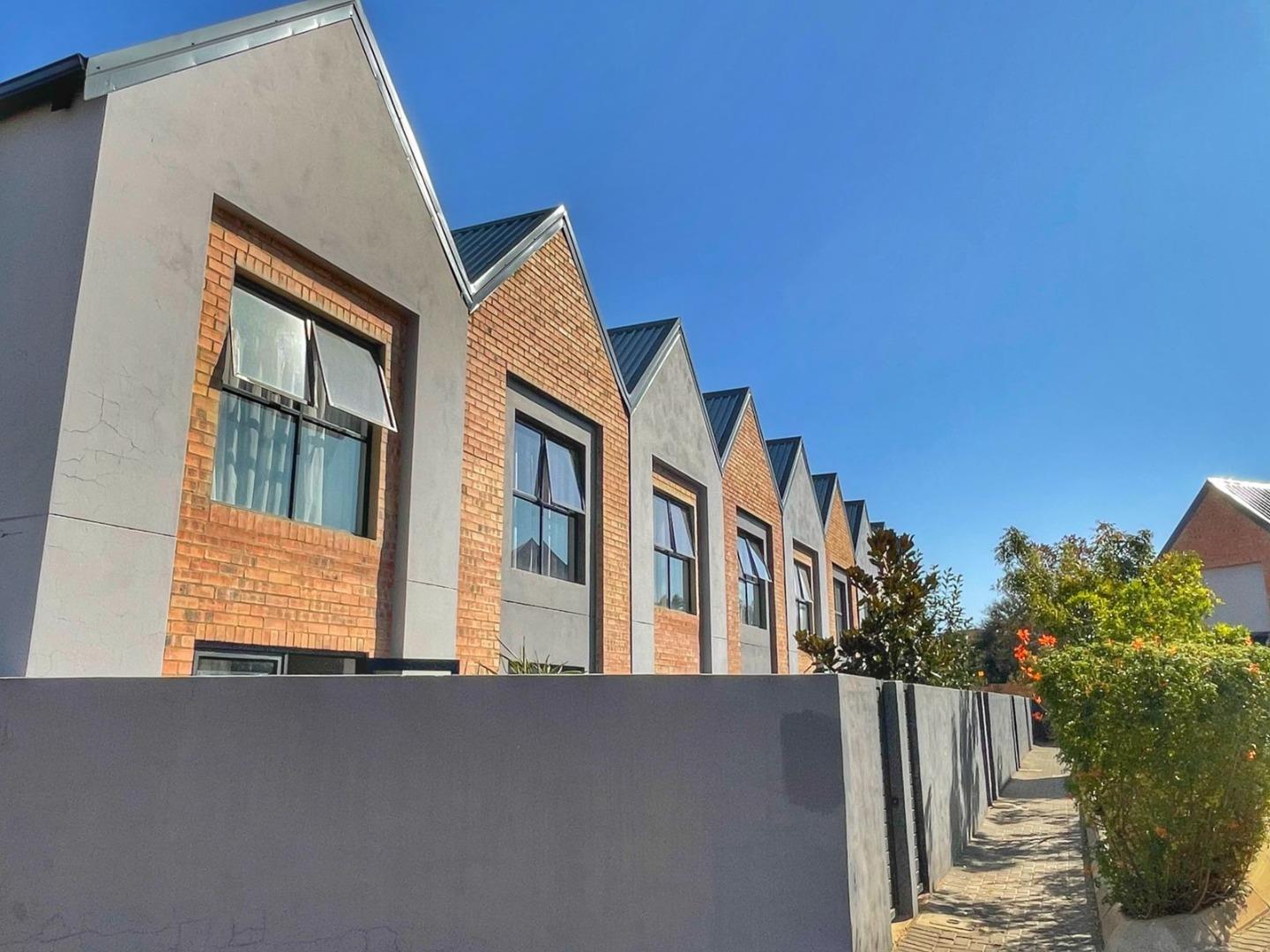 2 Bedroom Townhouse to rent in Olympus AH P24114712564